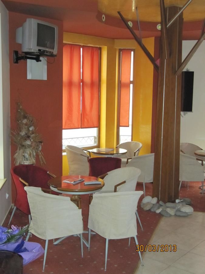 Отель Central Family Hotel Хасково