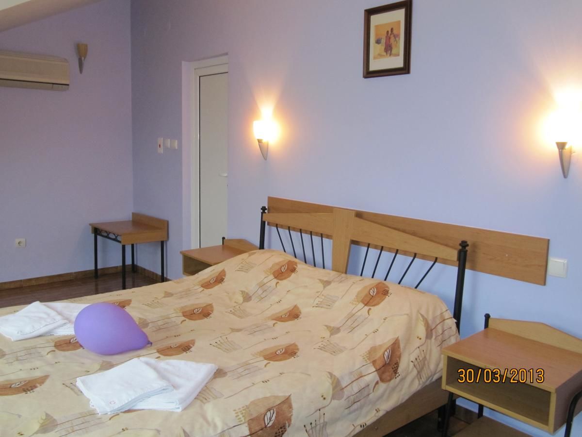 Отель Central Family Hotel Хасково